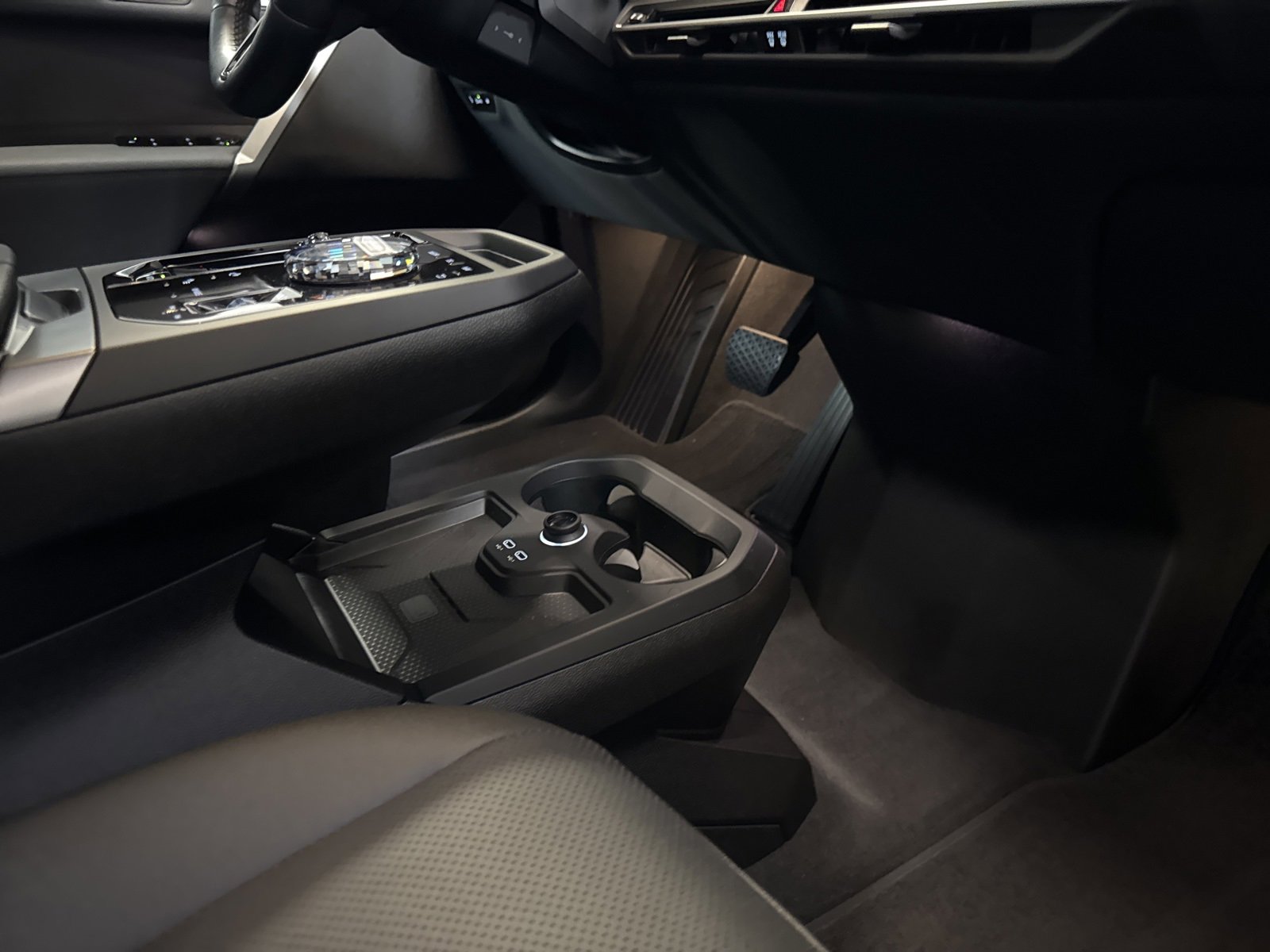 Used 2025 BMW iX xDrive50 w/ Premium Package image 35