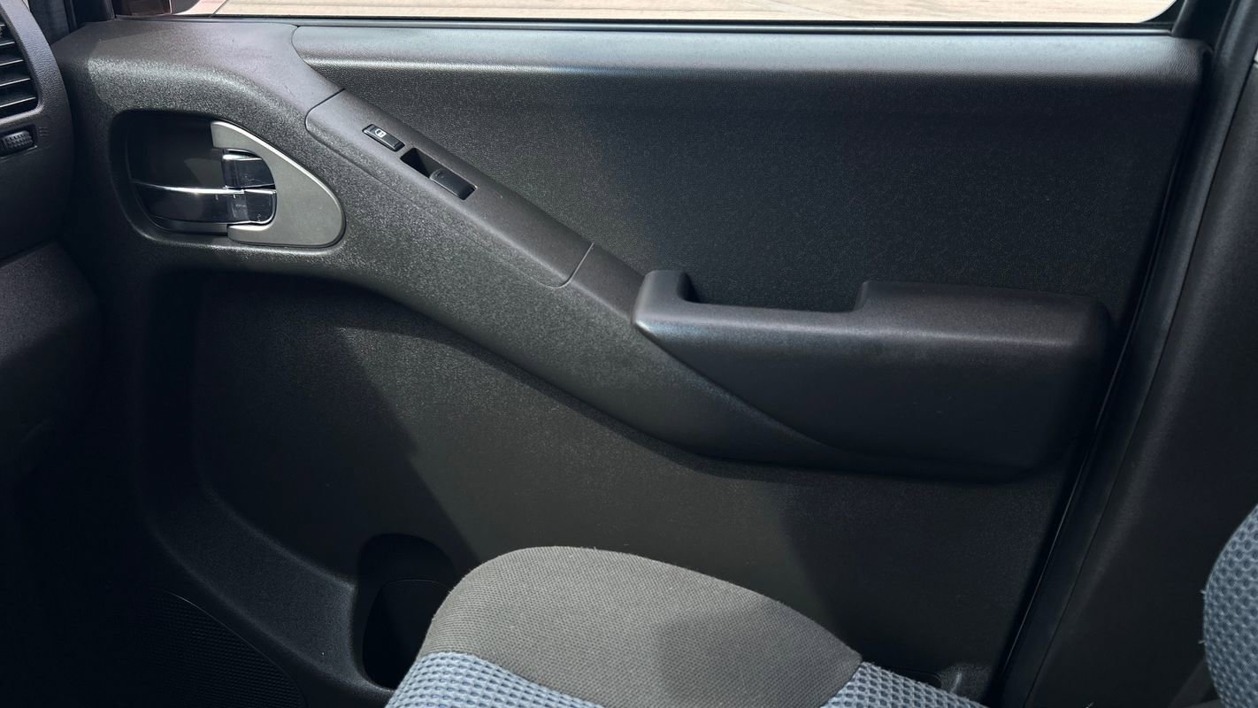 Used 2005 Nissan Frontier NISMO image 23