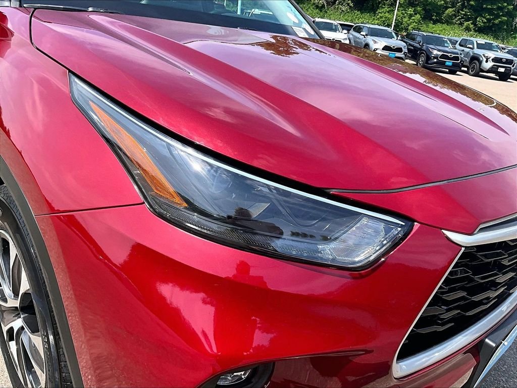 Used 2022 Toyota Highlander XLE AWD/4WD image 32