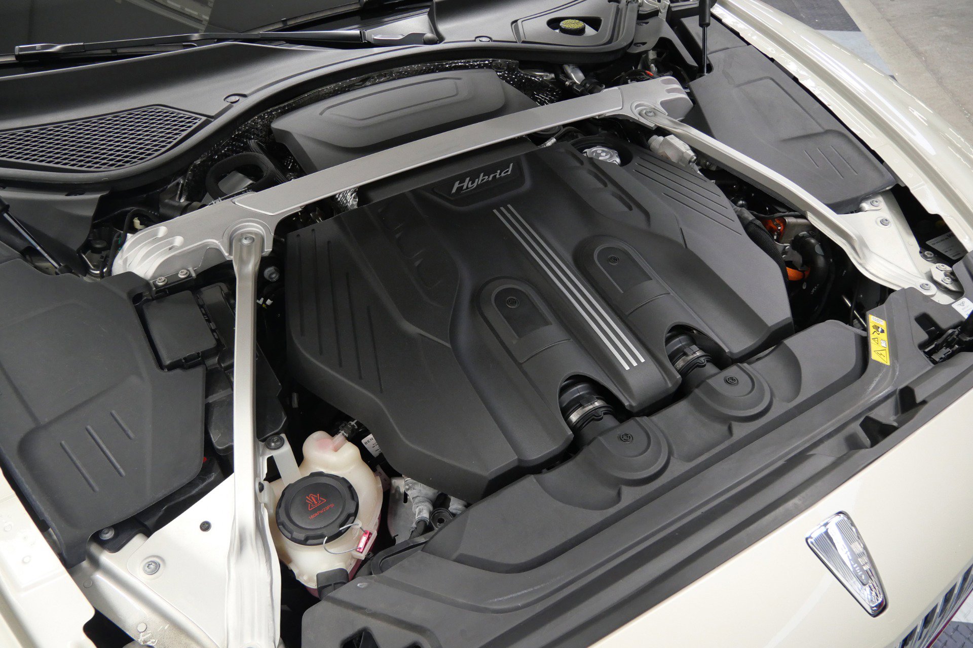 Used 2022 Bentley Flying Spur Plug-In Hybrid image 52