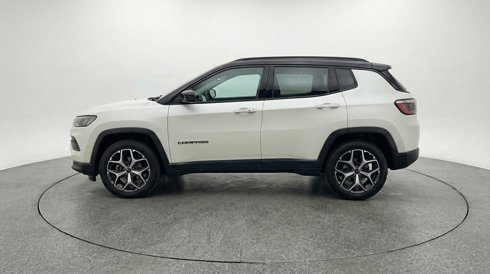Used 2025 Jeep Compass Limited image 5