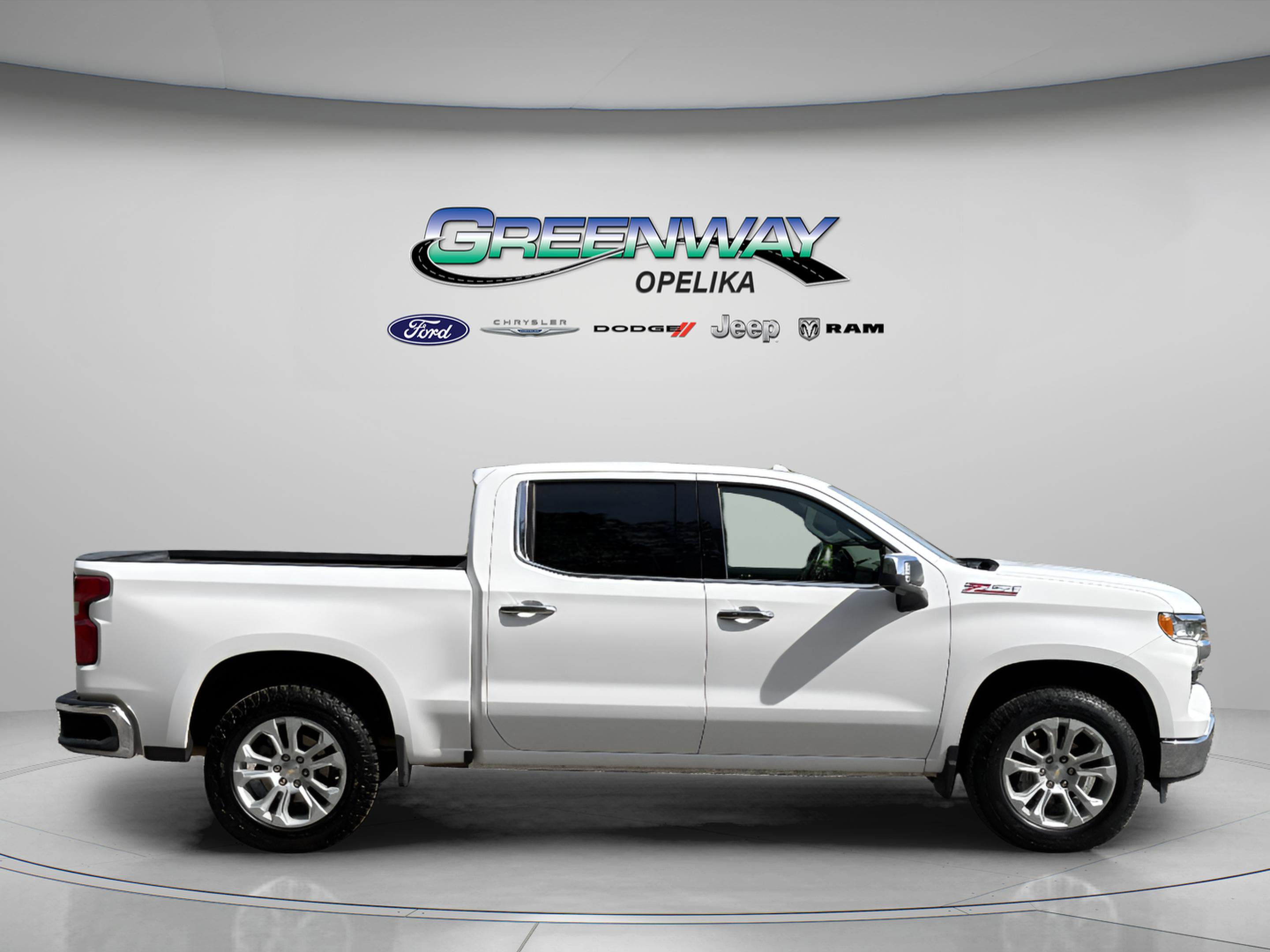 Used 2023 Chevrolet Silverado 1500 LTZ AWD/4WD image 8