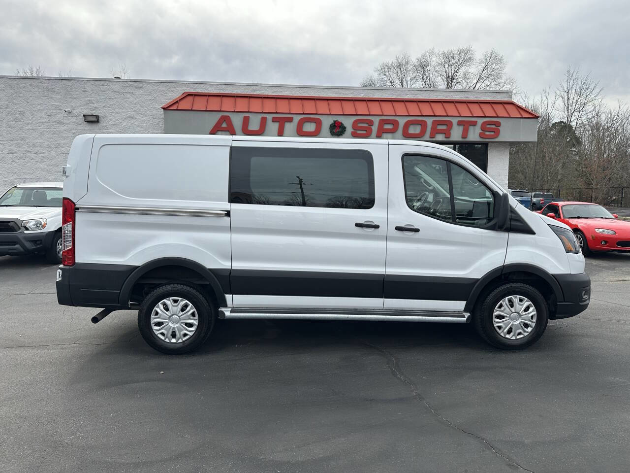 Used 2024 Ford Transit 250 Low Roof w/ Exterior Upgrade Package image 4