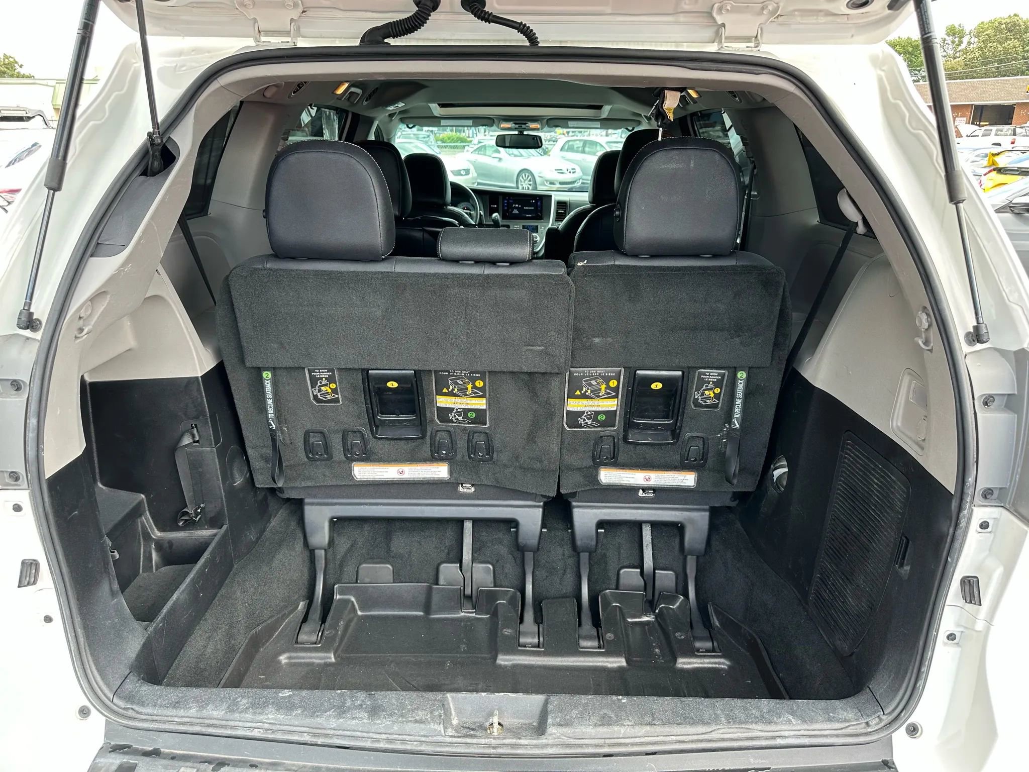 Used 2017 Toyota Sienna SE image 20