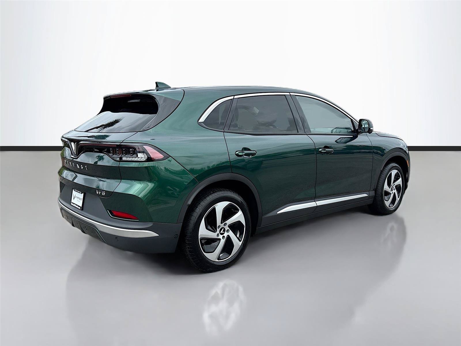 New 2025 VinFast VF 8 Eco AWD/4WD image 7