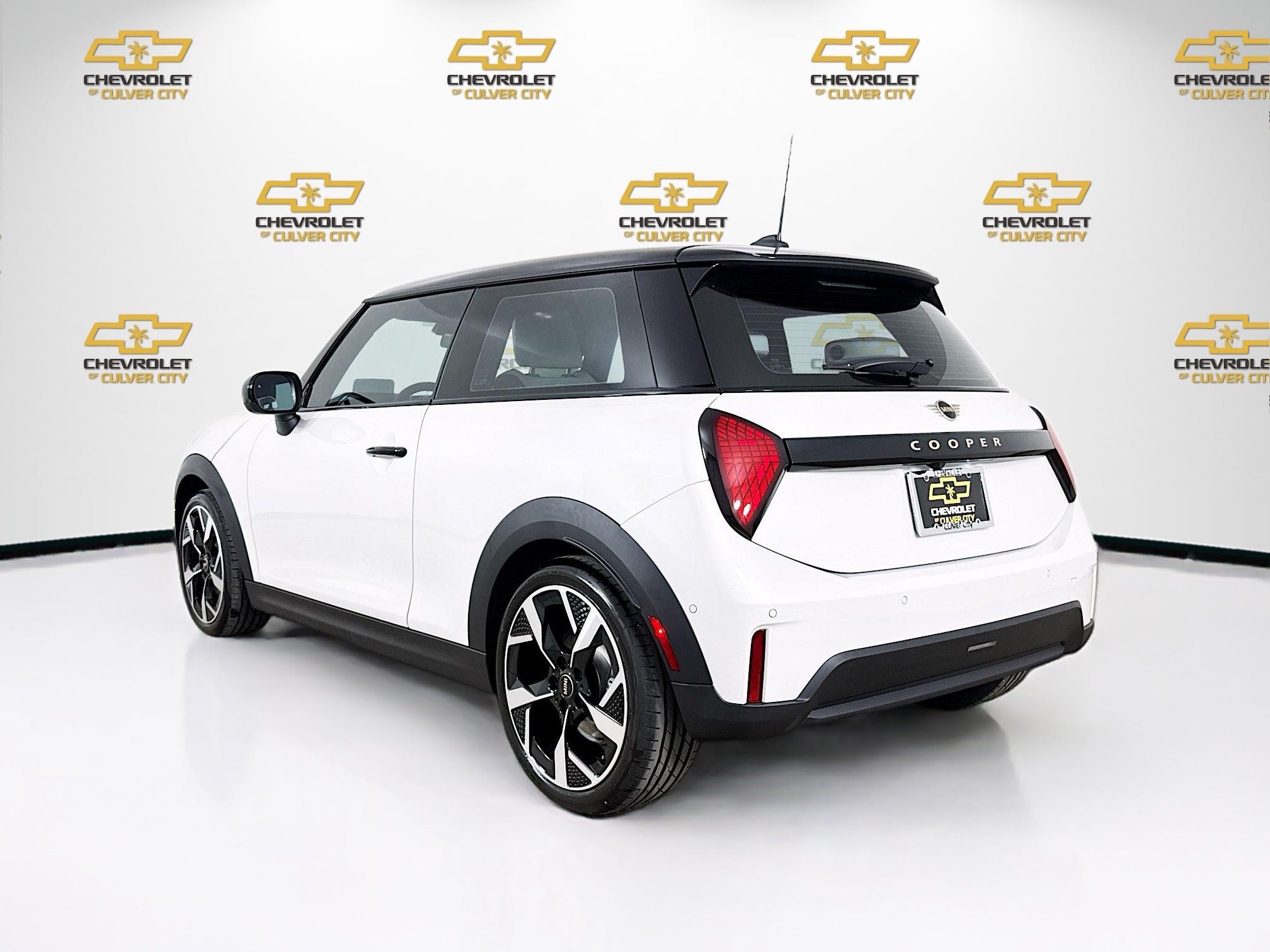 Used 2026 MINI Cooper 2-Door Hardtop FWD image 6