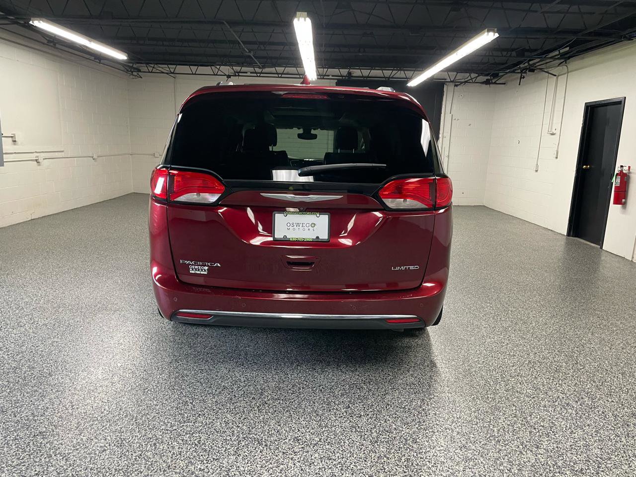 Used 2017 Chrysler Pacifica Limited FWD image 6