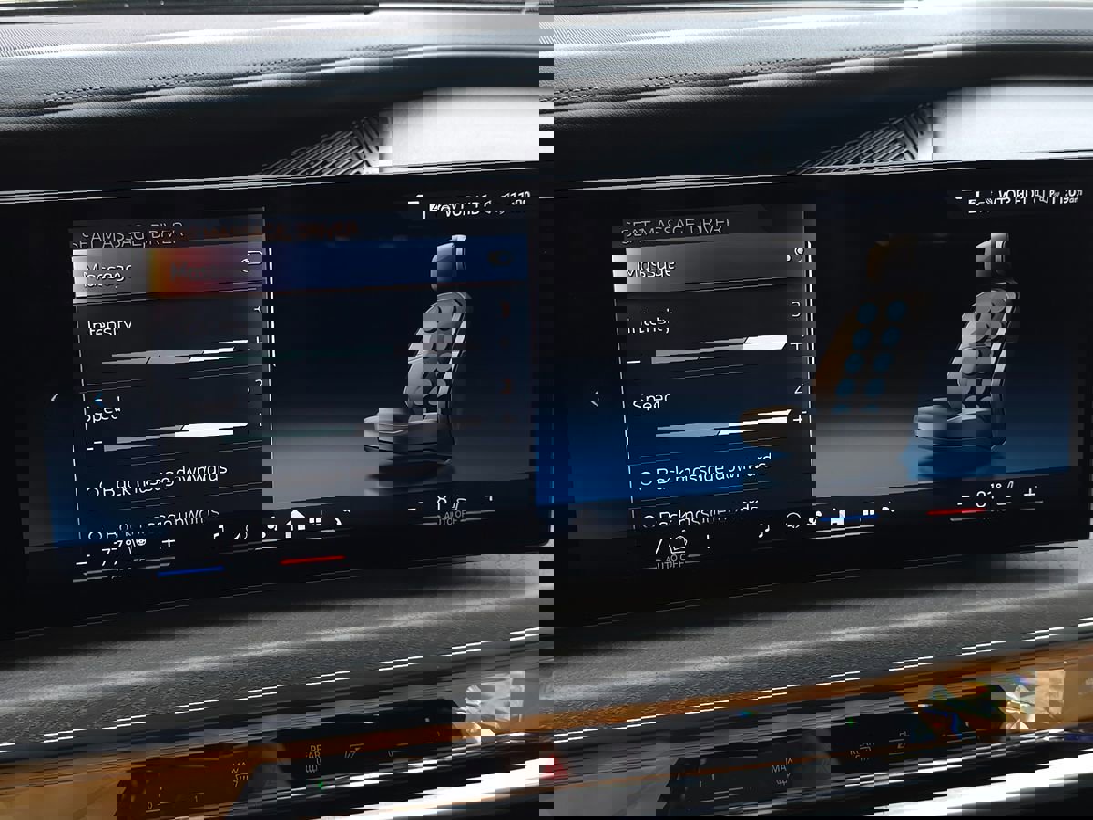 Used 2024 BMW i7 xDrive60 w/ Executive Package image 62