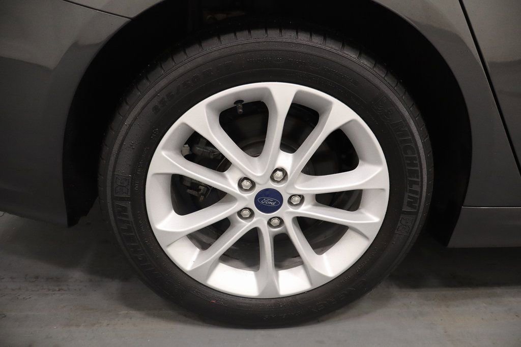 Used 2020 Ford Fusion SE image 26
