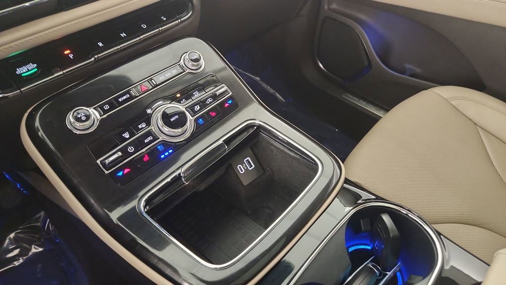 Used 2023 Lincoln Nautilus Reserve w/ Equipment Group 201A image 17