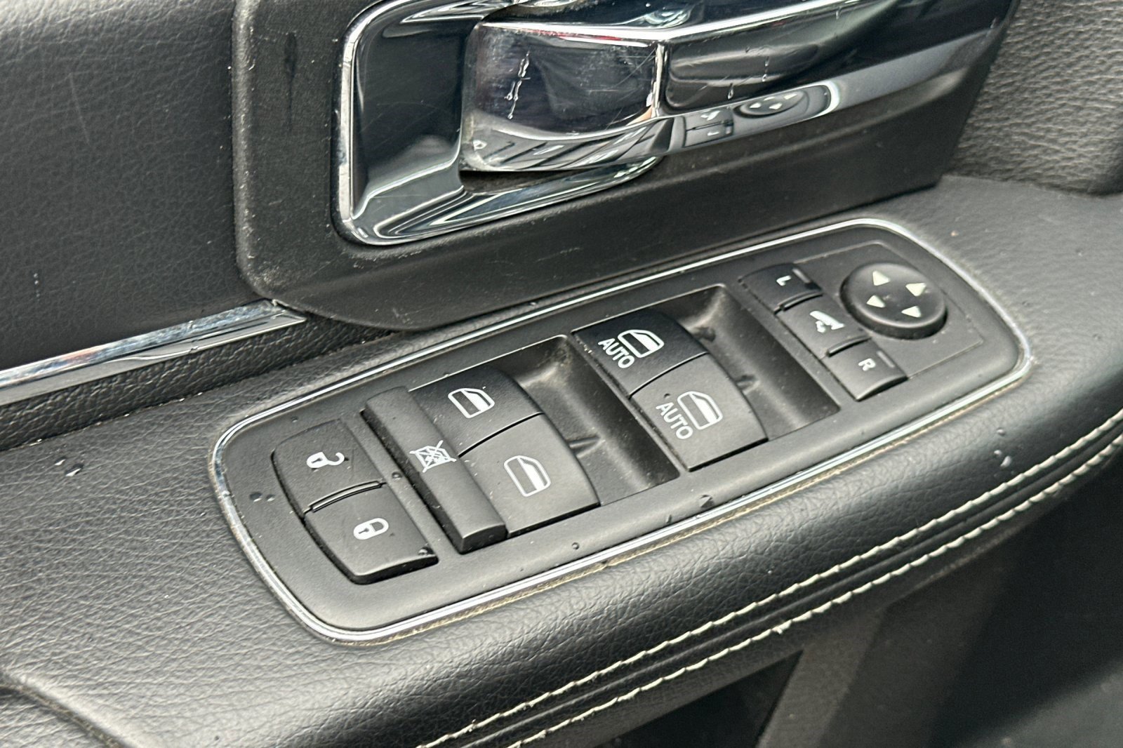 Used 2017 RAM 1500 Laramie image 12