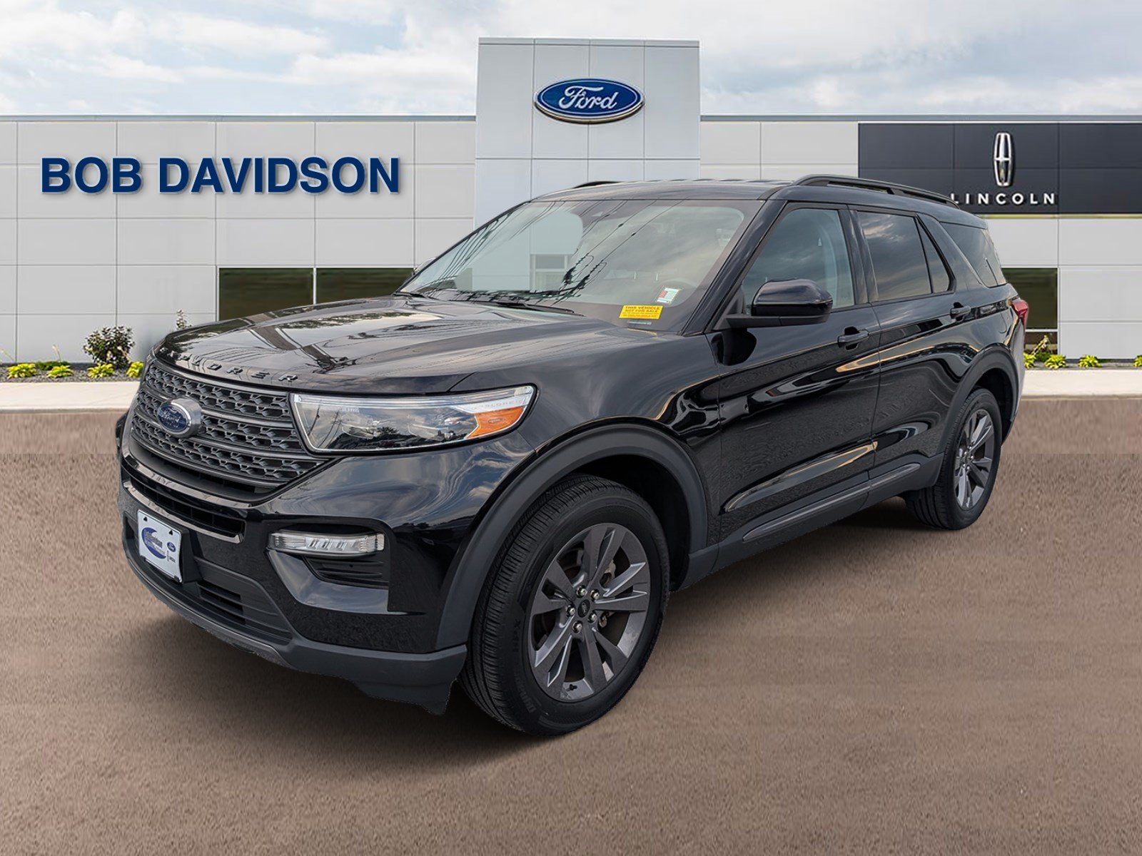 Certified 2022 Ford Explorer XLT w/ Equipment Group 202A