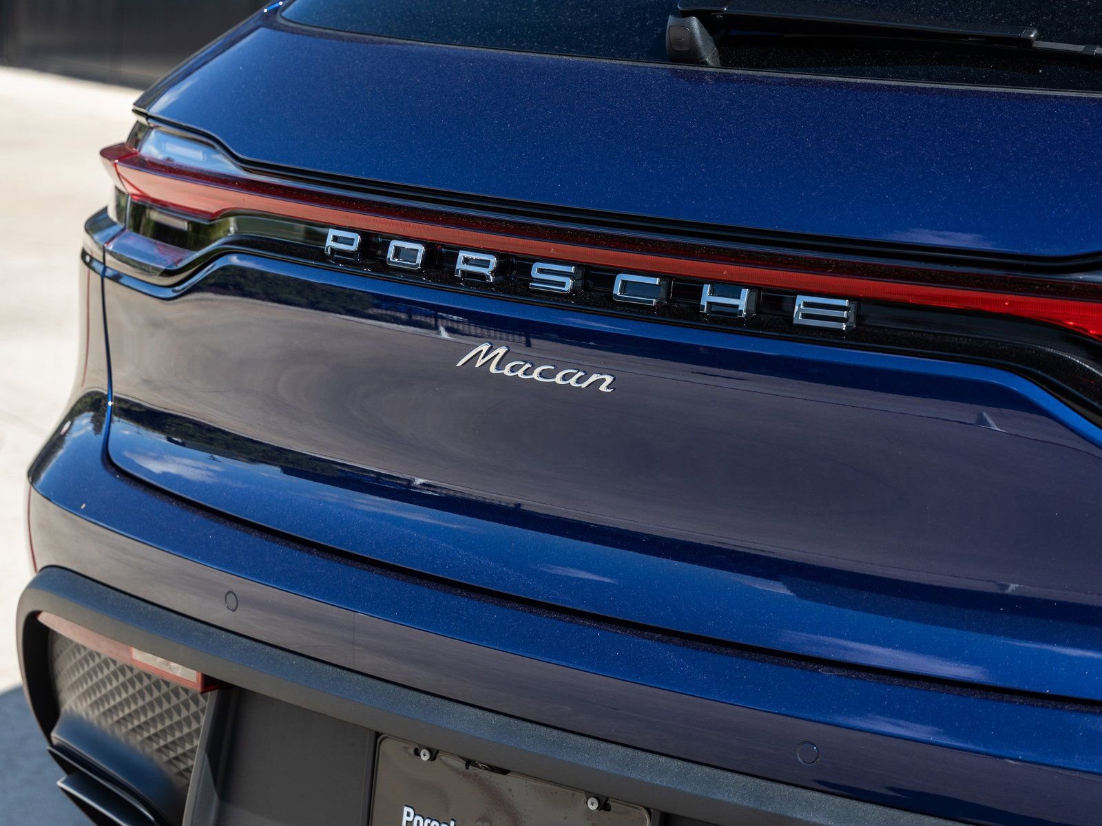 Certified 2025 Porsche Macan image 15