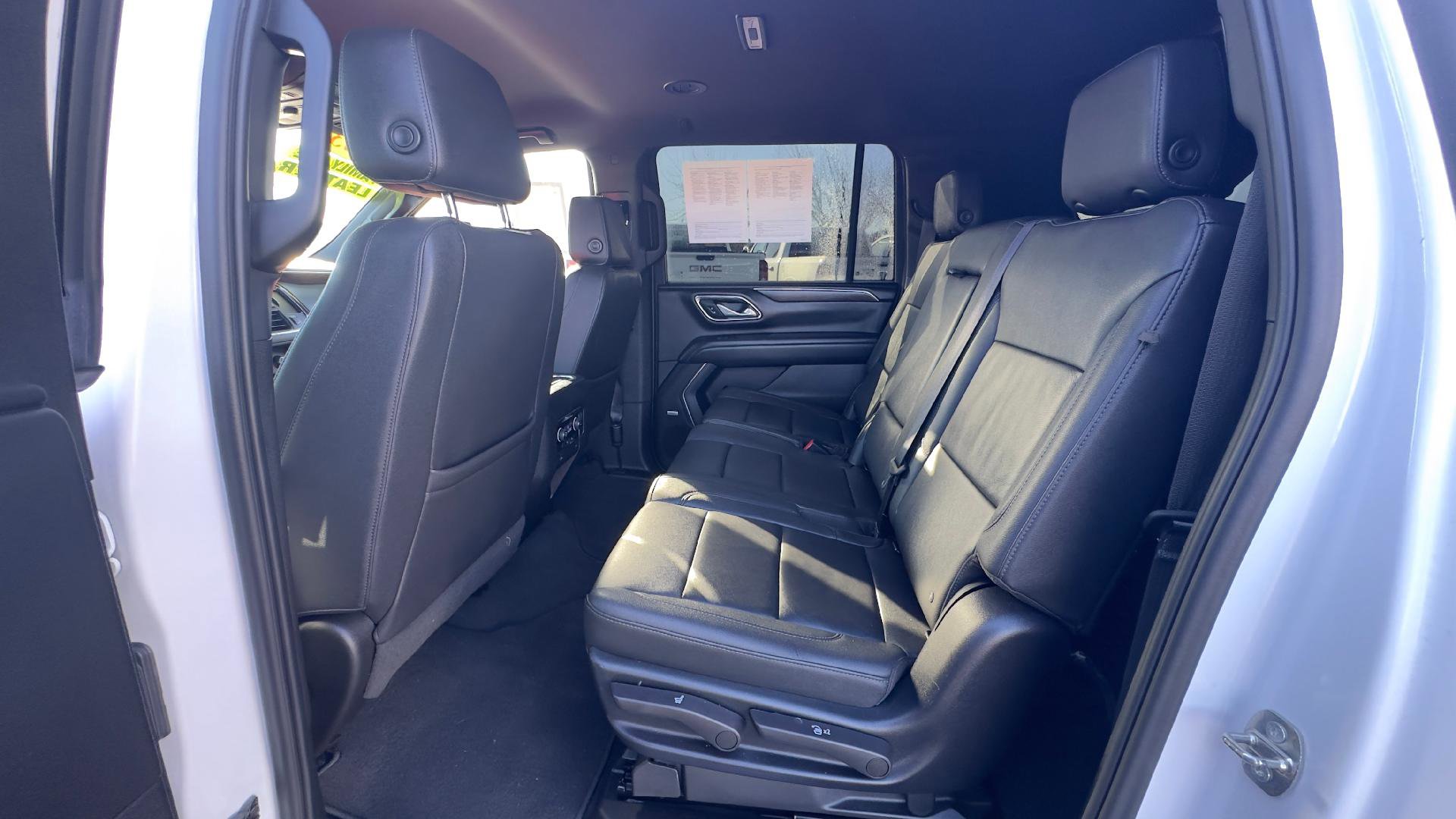 Used 2023 Chevrolet Suburban LT image 7