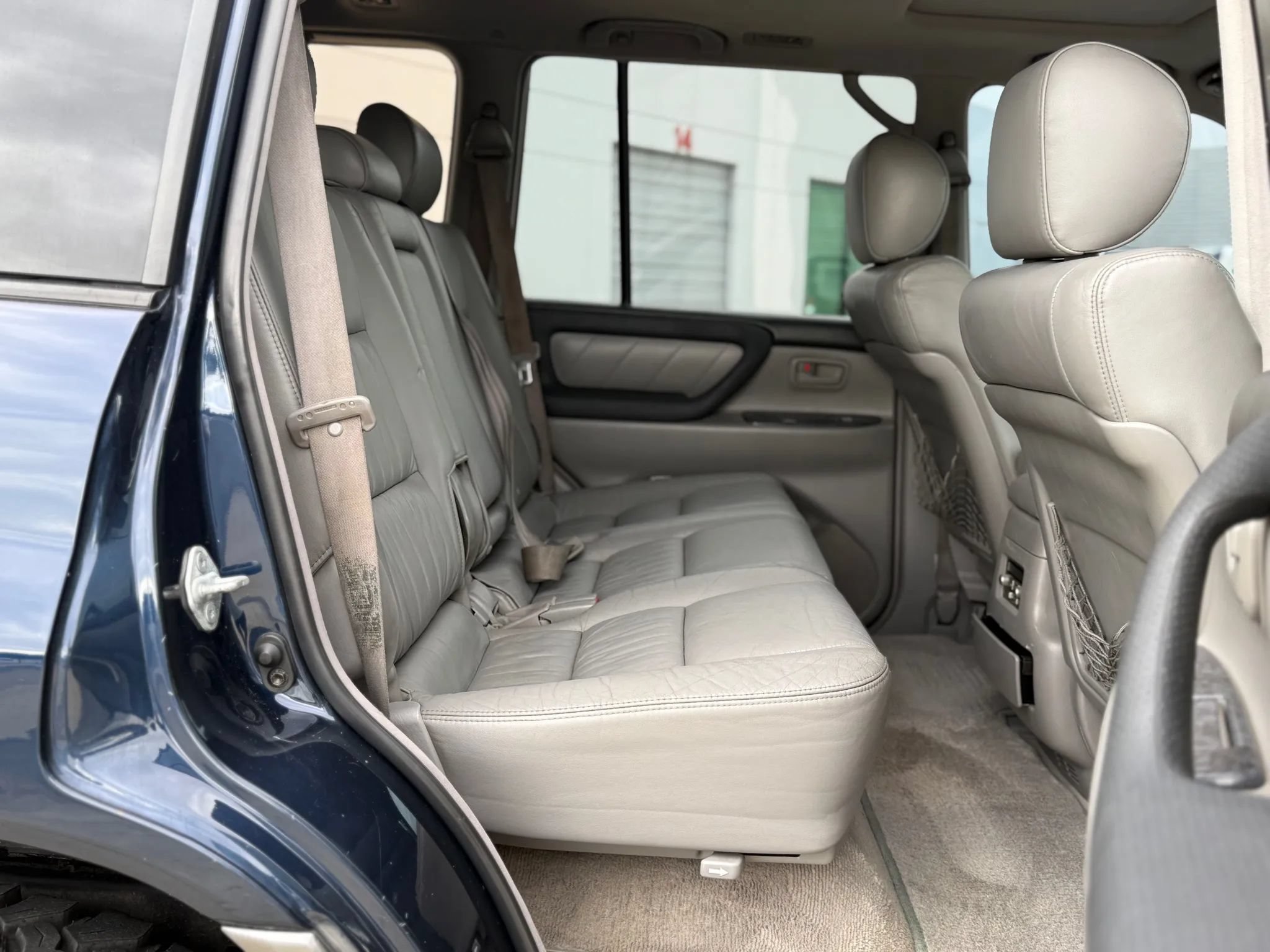 Used 2005 Toyota Land Cruiser w/ Convenience Pkg AWD/4WD image 34