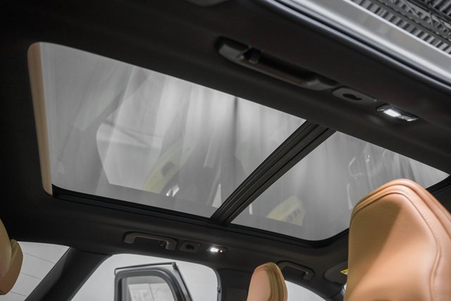 Used 2022 Volvo XC60 B5 Inscription w/ Climate Package image 32