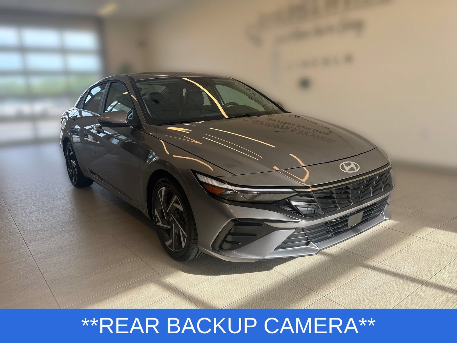 Used 2025 Hyundai Elantra Limited FWD image 4