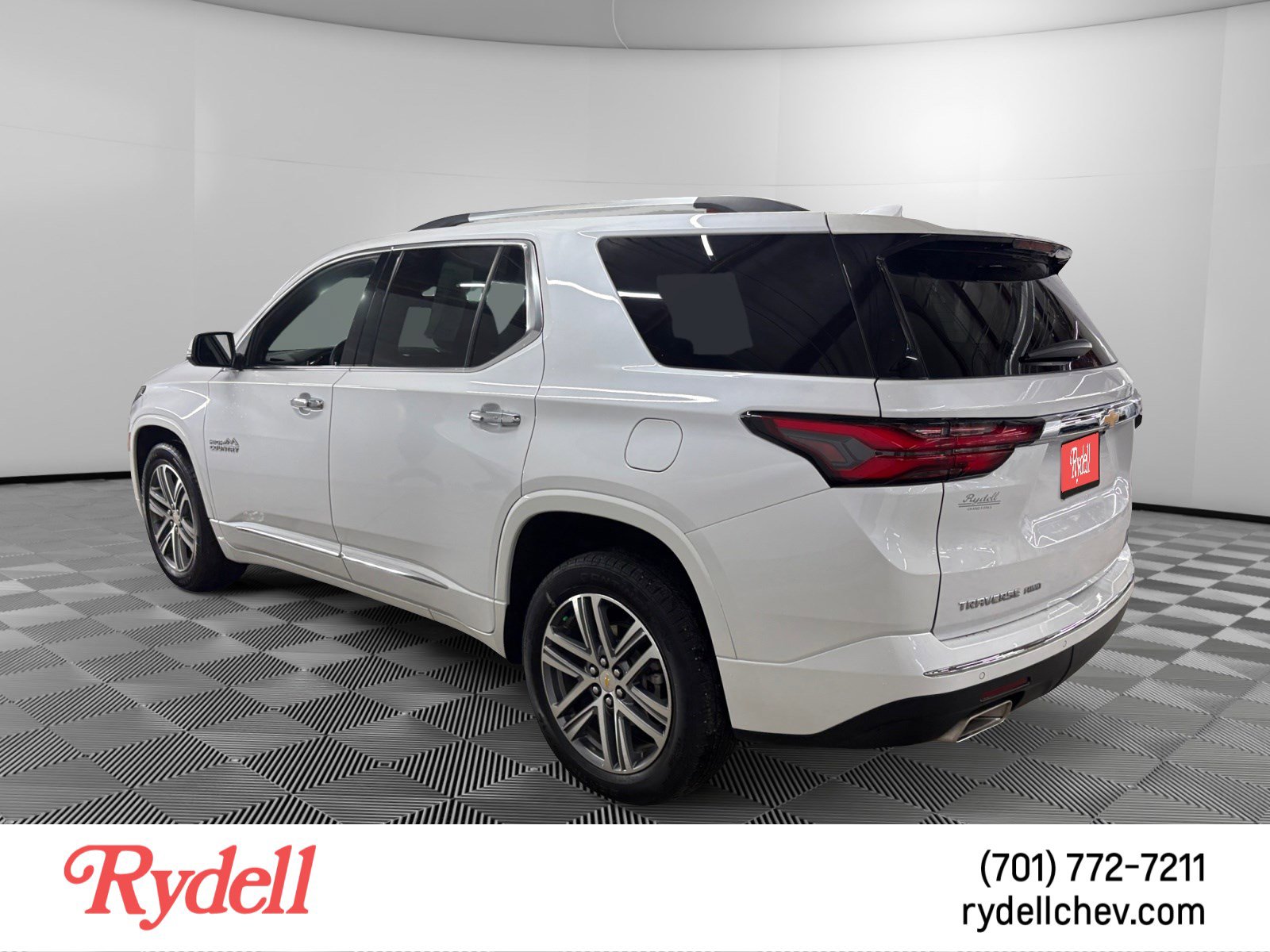 Used 2023 Chevrolet Traverse High Country AWD/4WD image 3