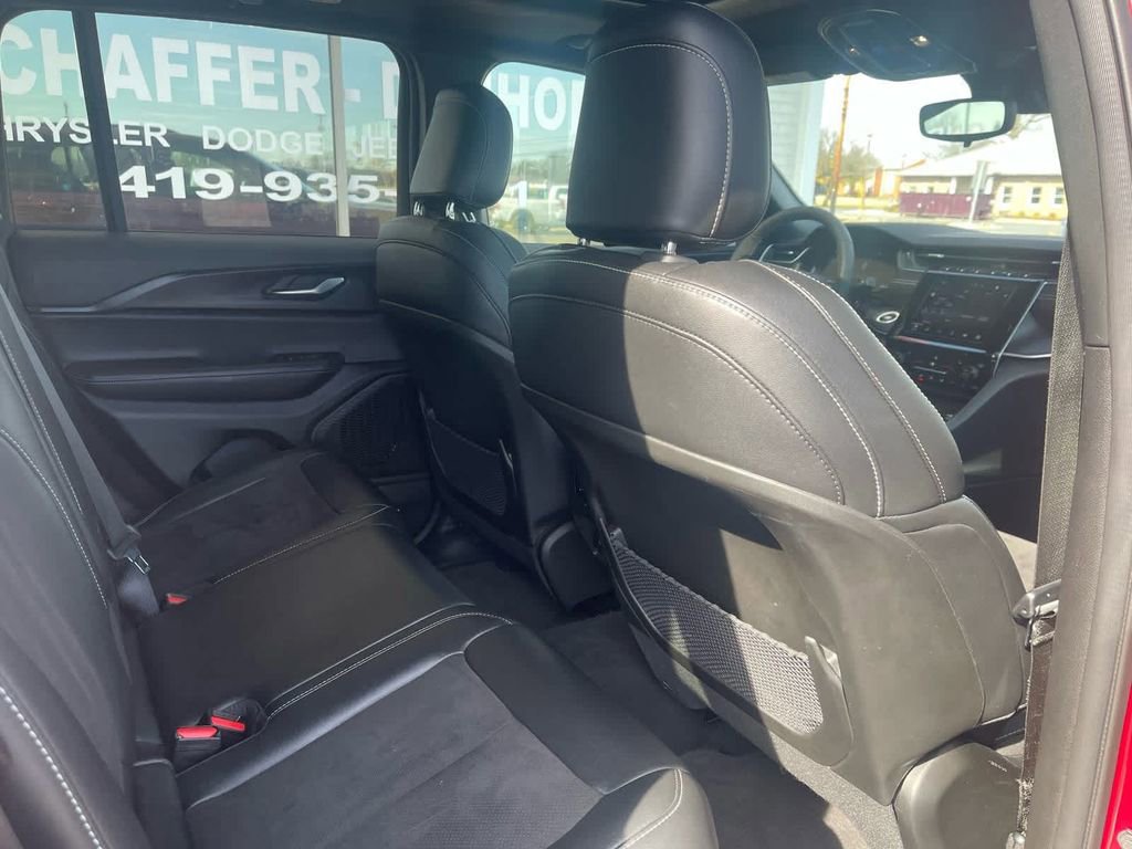 Used 2024 Jeep Grand Cherokee Altitude image 14