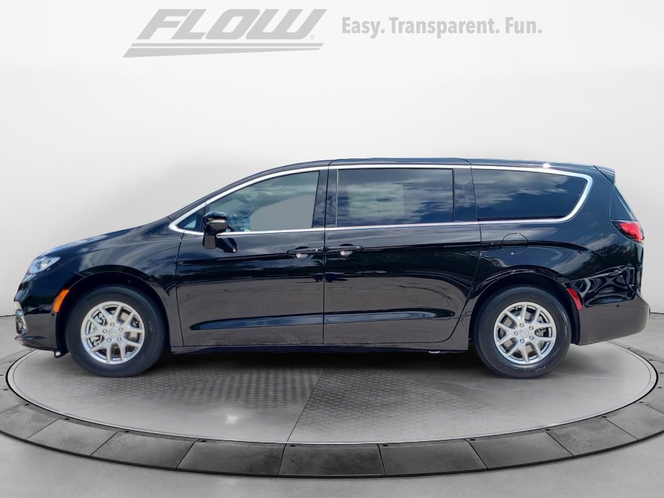New 2025 Chrysler Pacifica Select image 4
