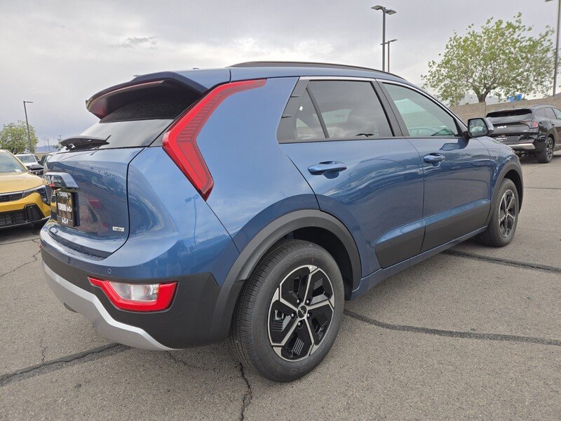 New 2026 Kia Niro EX FWD image 3