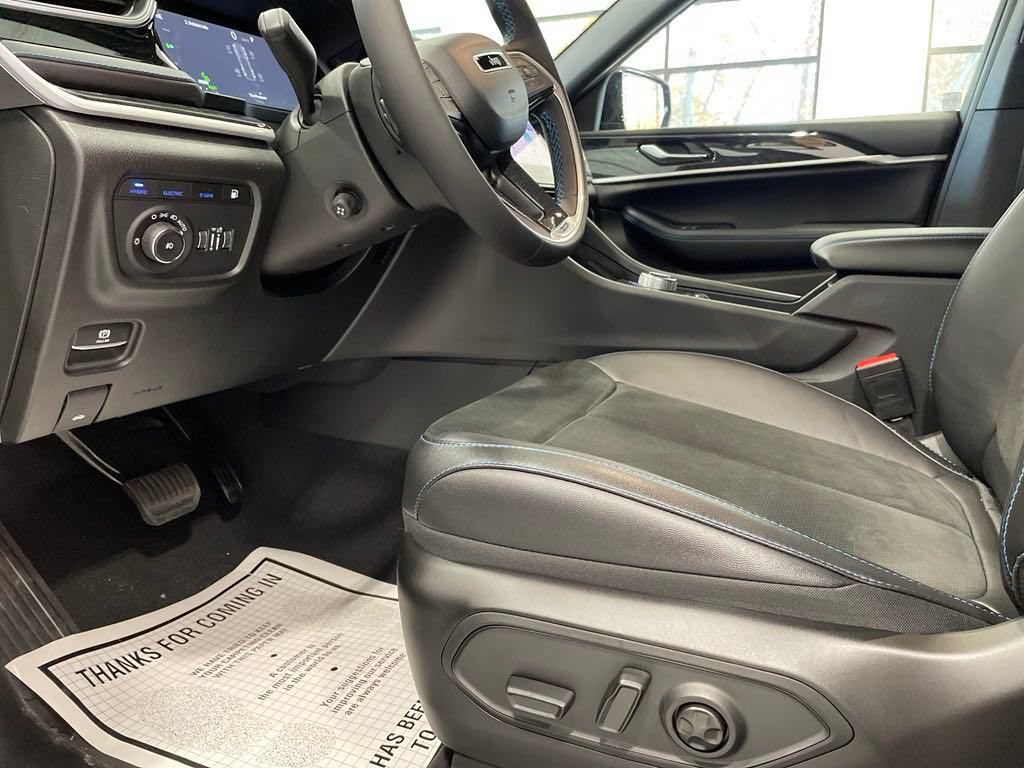 New 2024 Jeep Grand Cherokee Trailhawk w/ Advanced Protech Group II AWD/4WD image 15