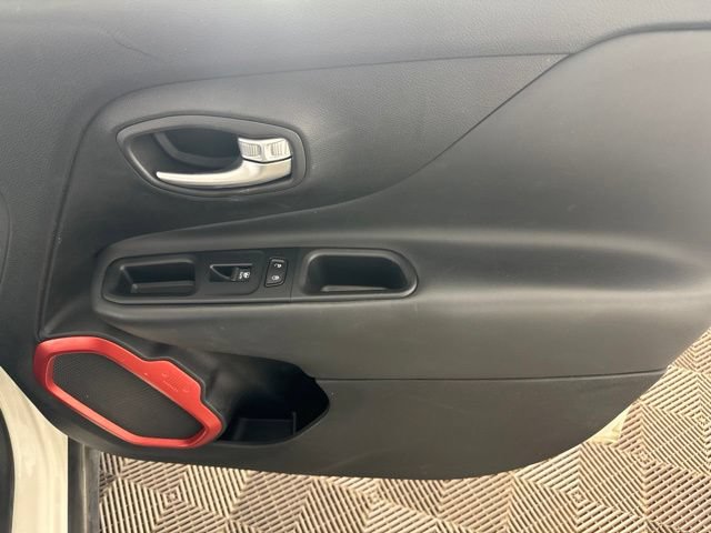 Used 2019 Jeep Renegade Trailhawk w/ Cold Weather Group II AWD/4WD image 23