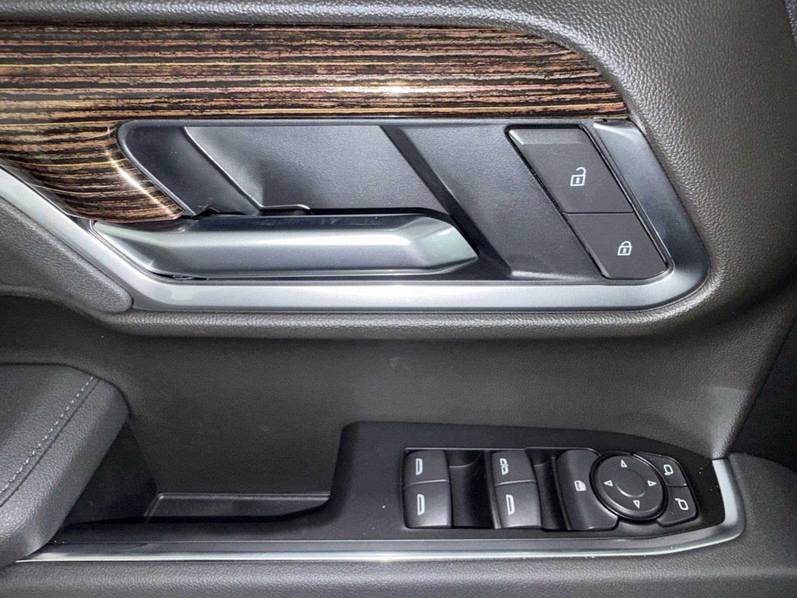 New 2026 GMC Sierra 1500 SLE w/ Preferred Package image 15