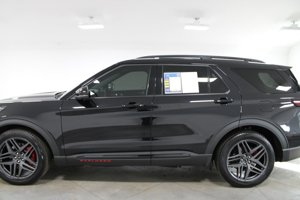 Used 2025 Ford Explorer ST image 6
