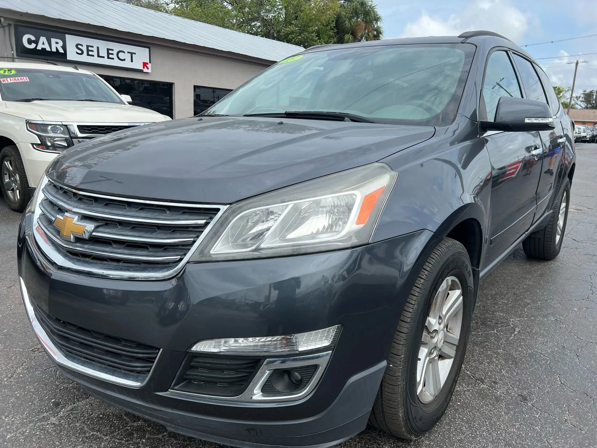 Used 2013 Chevrolet Traverse LT image 2