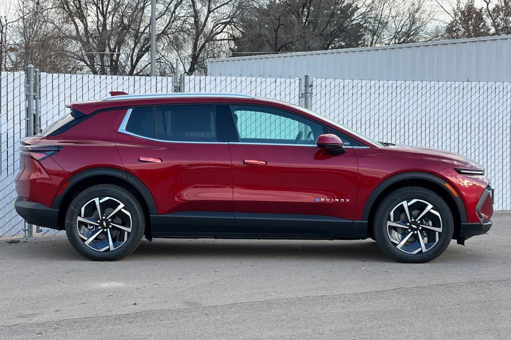 New 2026 Chevrolet Equinox EV LT AWD/4WD image 3