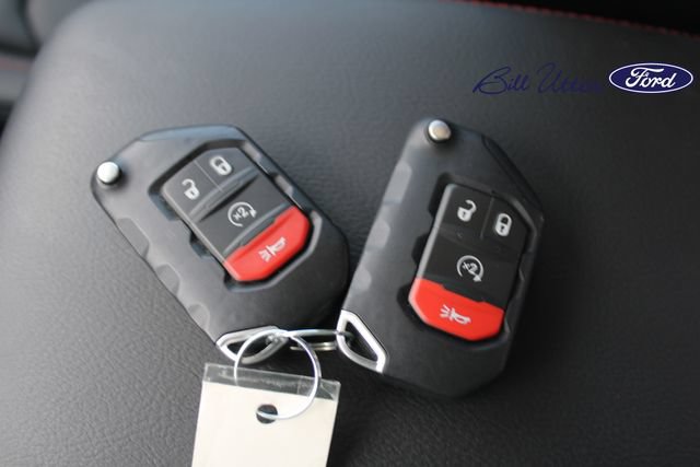 Used 2025 Jeep Gladiator Rubicon w/ Convenience Group AWD/4WD image 10