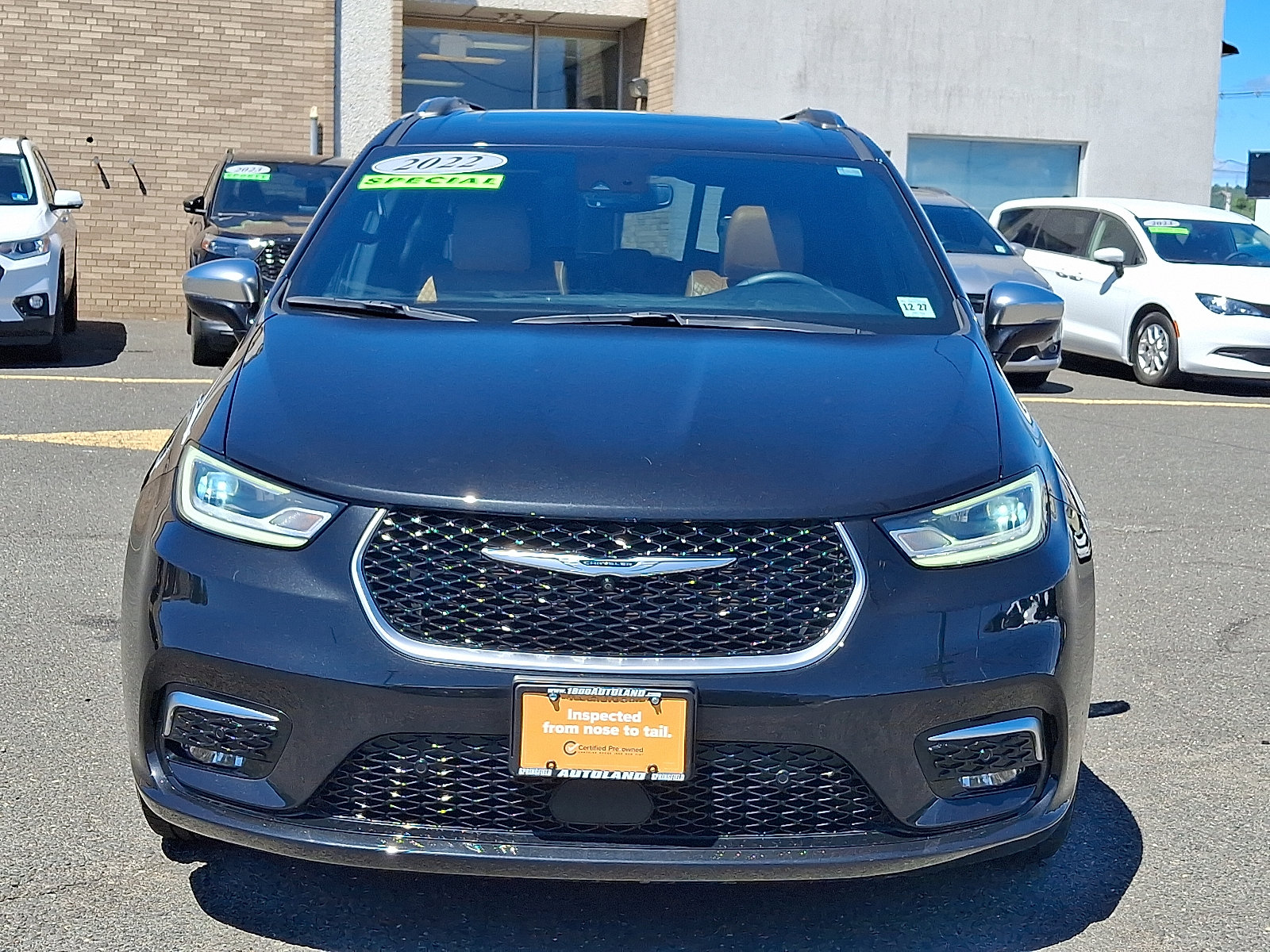 Used 2022 Chrysler Pacifica Pinnacle AWD/4WD image 2