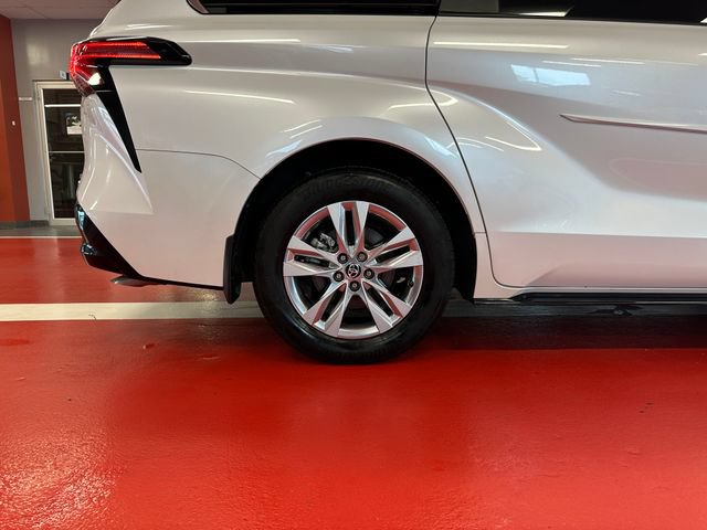 Certified 2024 Toyota Sienna Limited AWD/4WD image 29