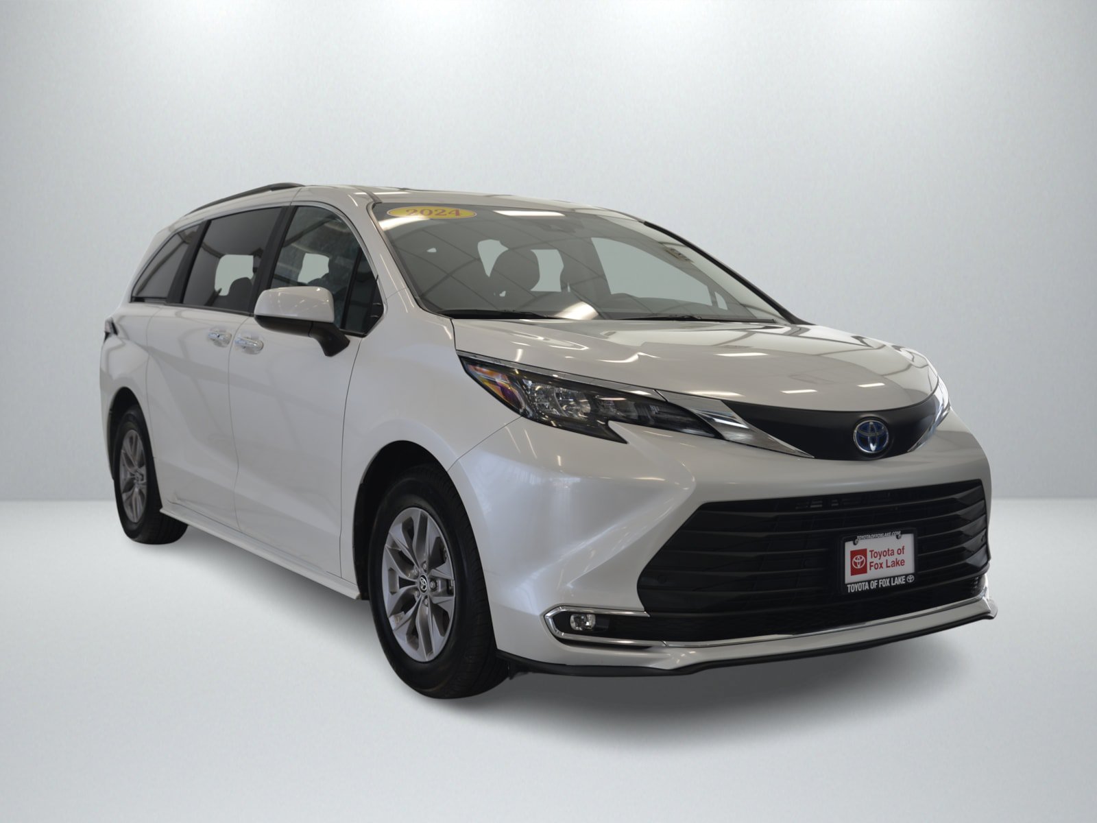 Used 2024 Toyota Sienna XLE AWD/4WD image 7