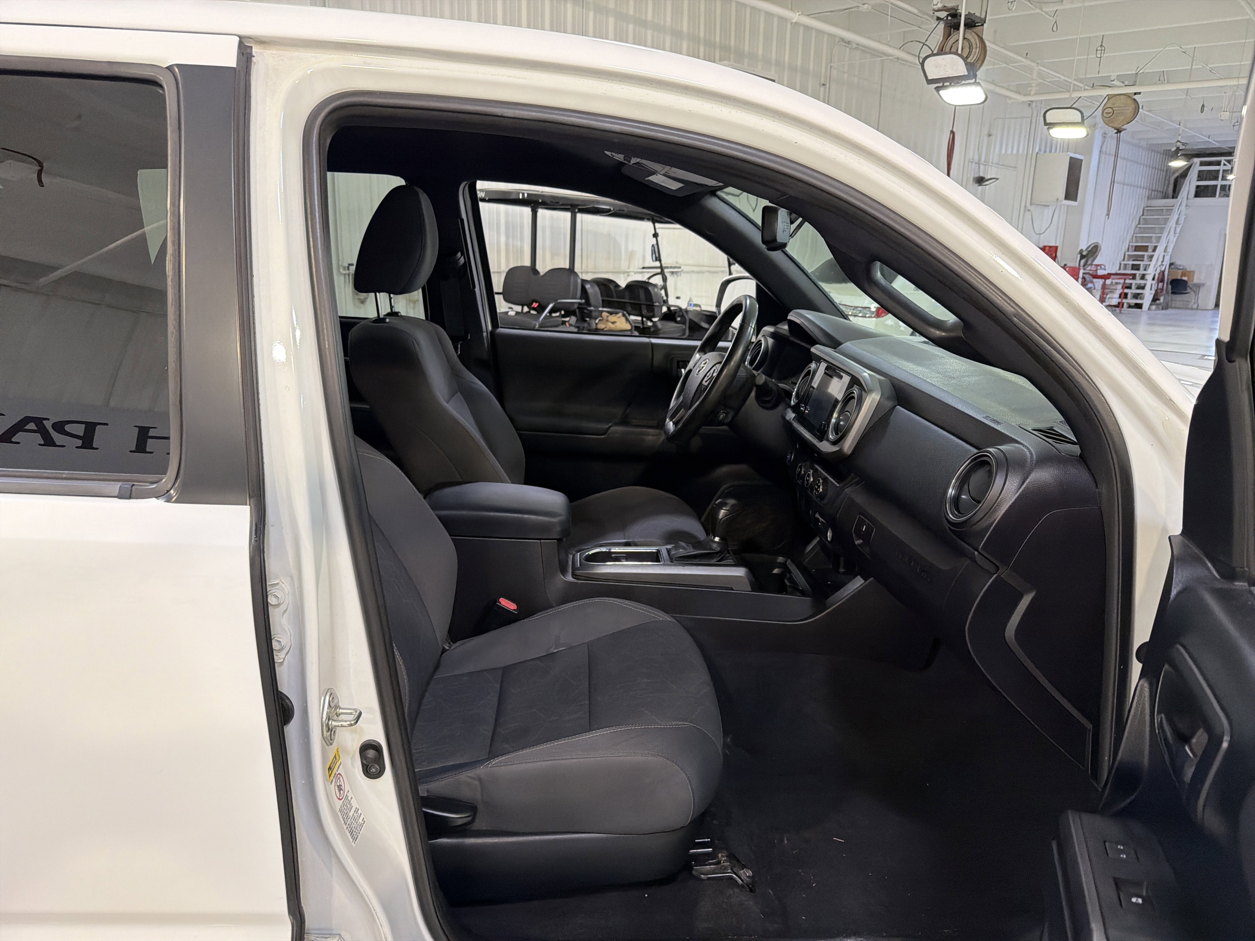 Used 2016 Toyota Tacoma TRD Sport w/ Towing Package image 13