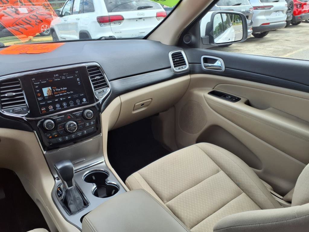 Used 2022 Jeep Grand Cherokee Laredo E AWD/4WD image 14