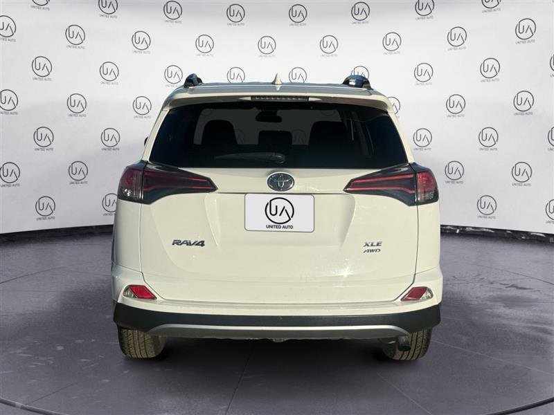 Used 2018 Toyota RAV4 XLE image 4