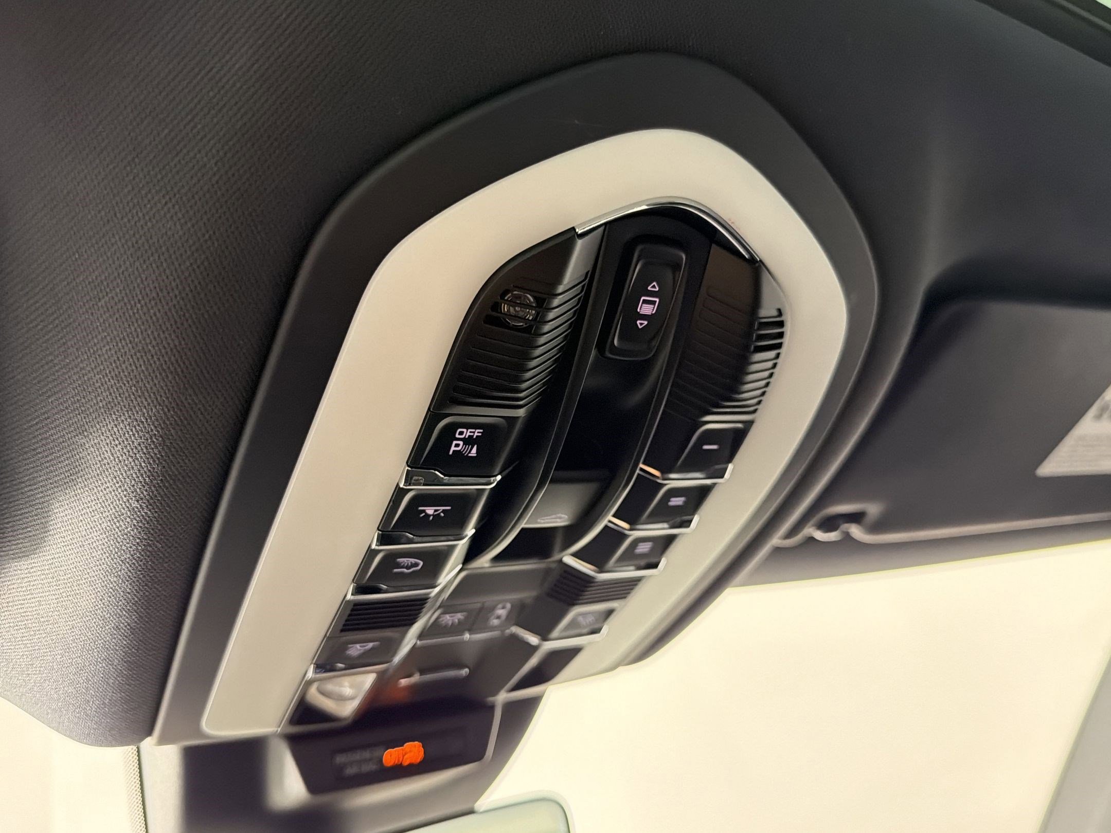 Certified 2023 Porsche Macan image 29