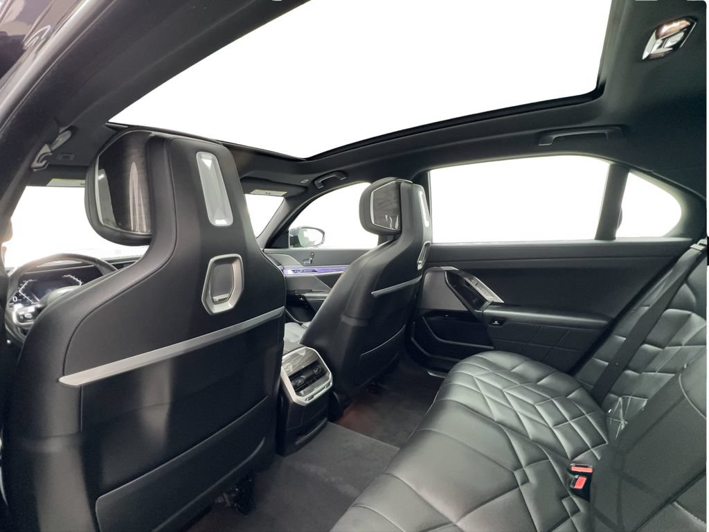 Used 2024 BMW 740i RWD image 25