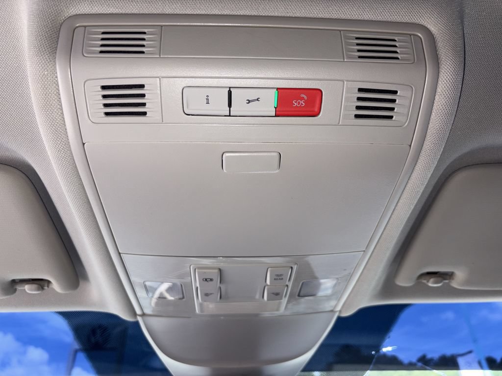 Used 2024 Volkswagen Taos SE w/ MDO Package FWD image 23