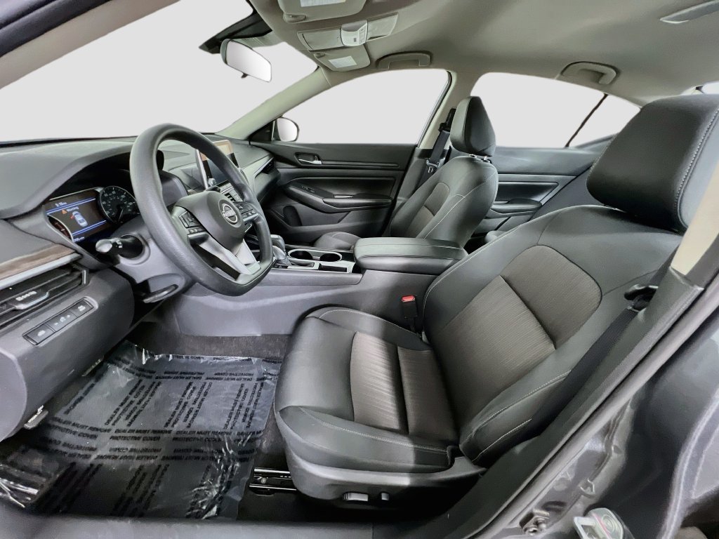 Used 2024 Nissan Altima 2.5 SV FWD image 18