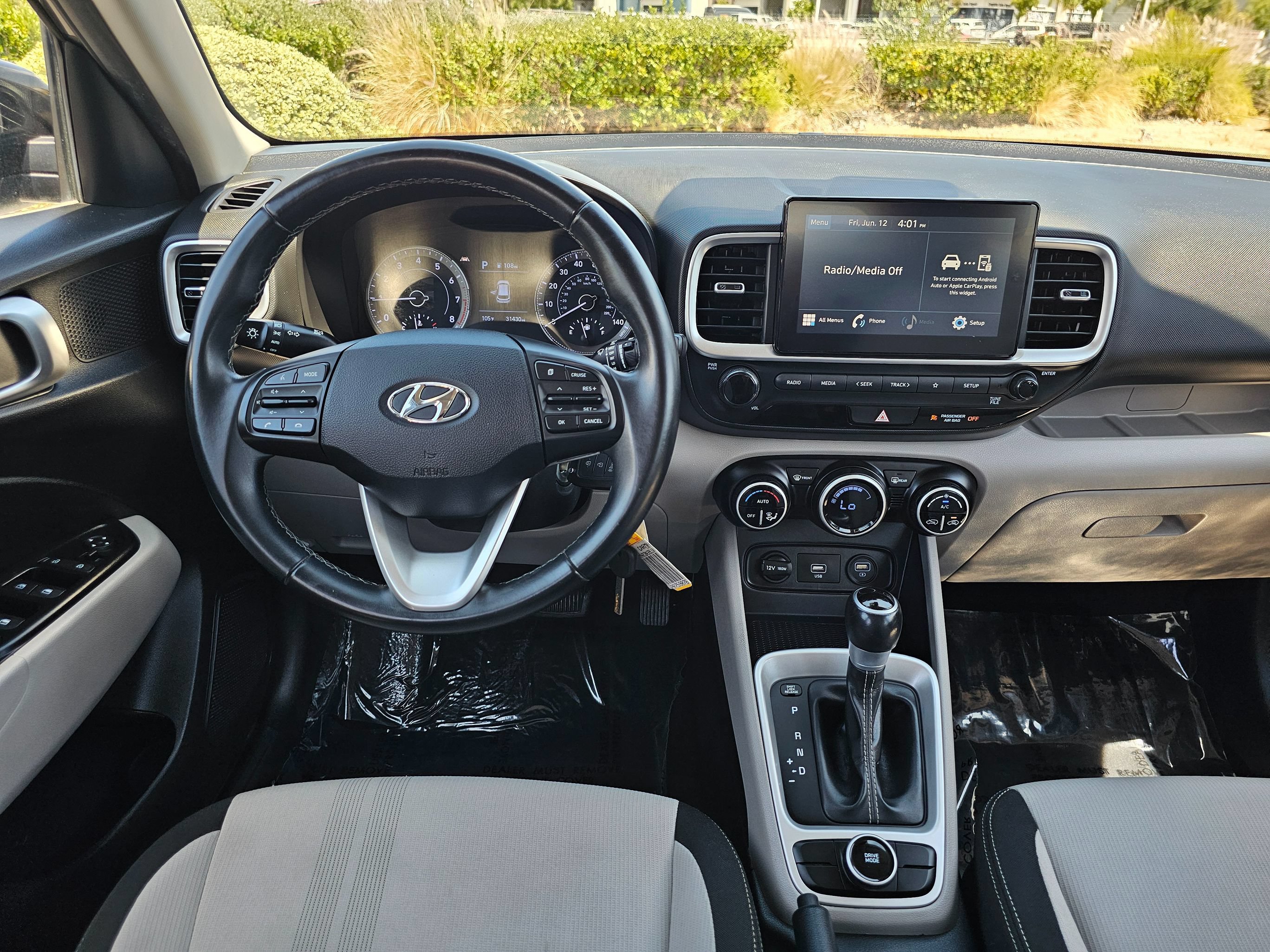 Used 2020 Hyundai Venue SEL w/ Convenience Package FWD image 21