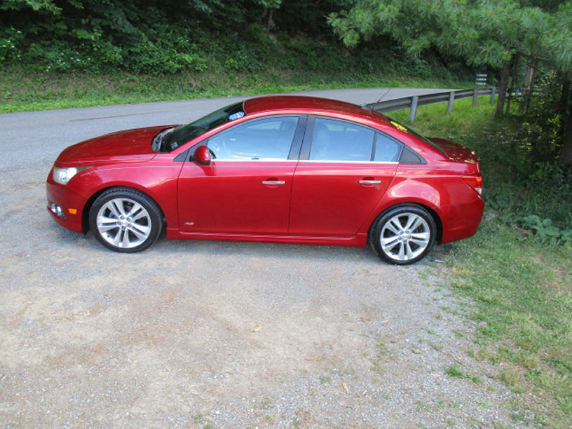Used 2011 Chevrolet Cruze LTZ w/ RS Package FWD image 3