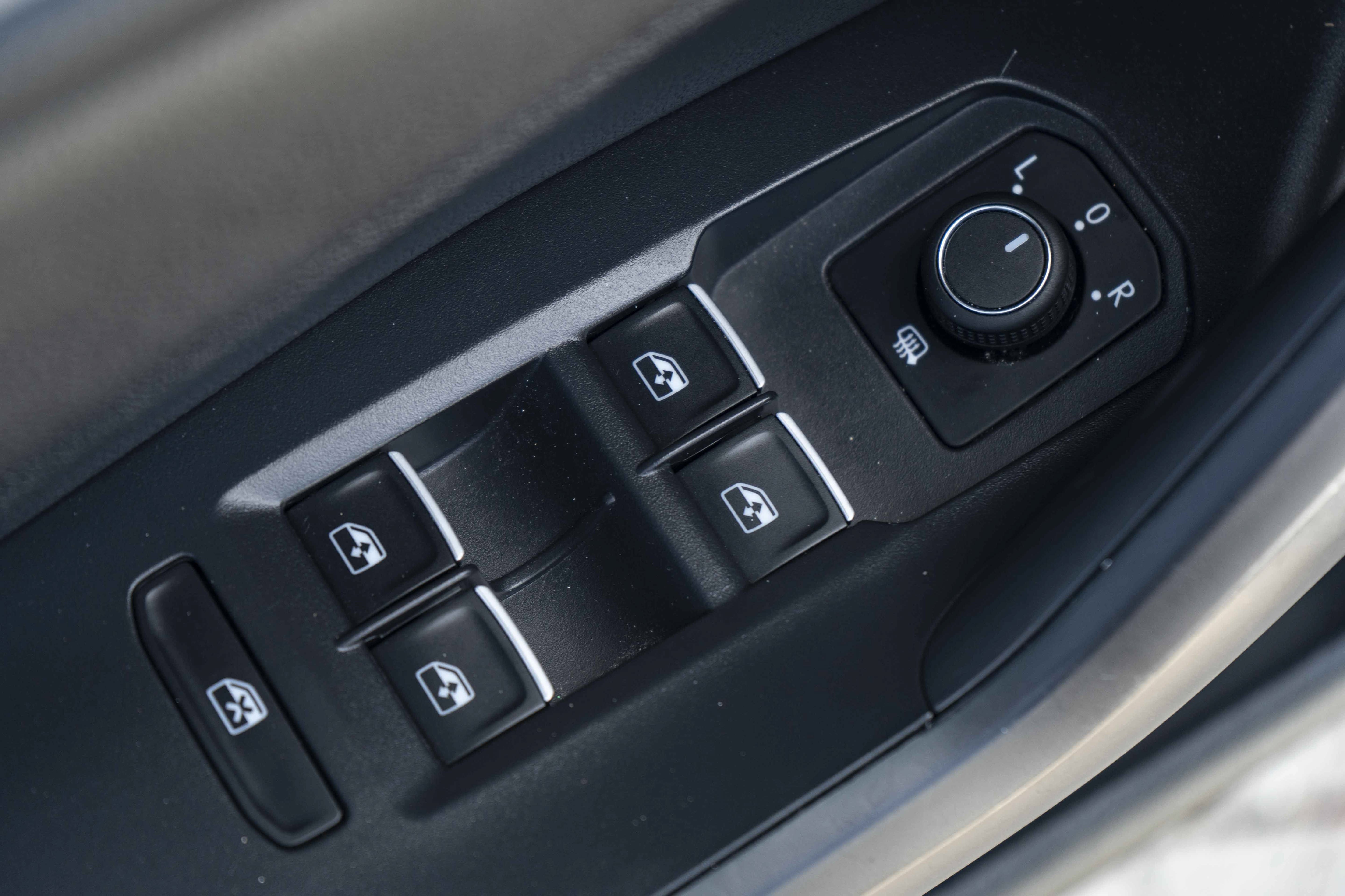 Certified 2025 Volkswagen Jetta S FWD image 34