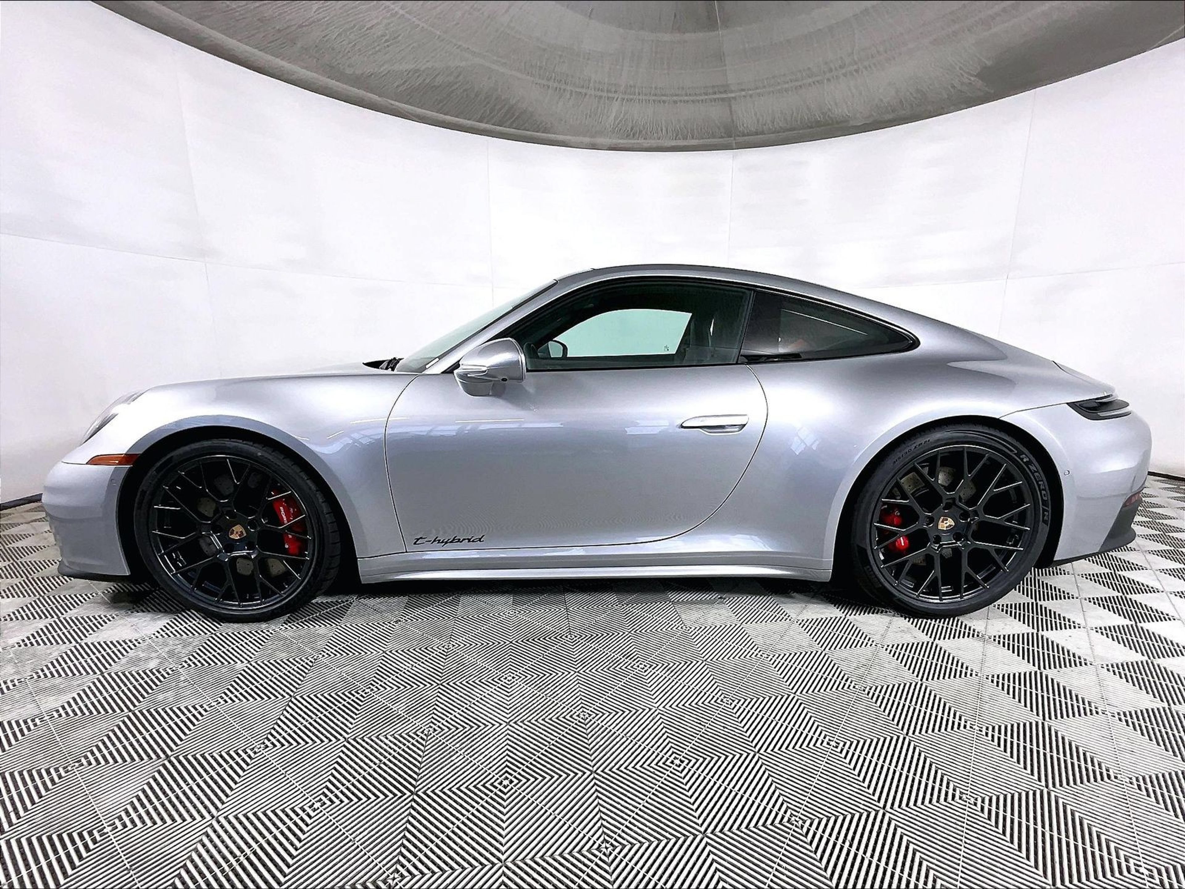 New 2026 Porsche 911 Carrera GTS RWD image 2