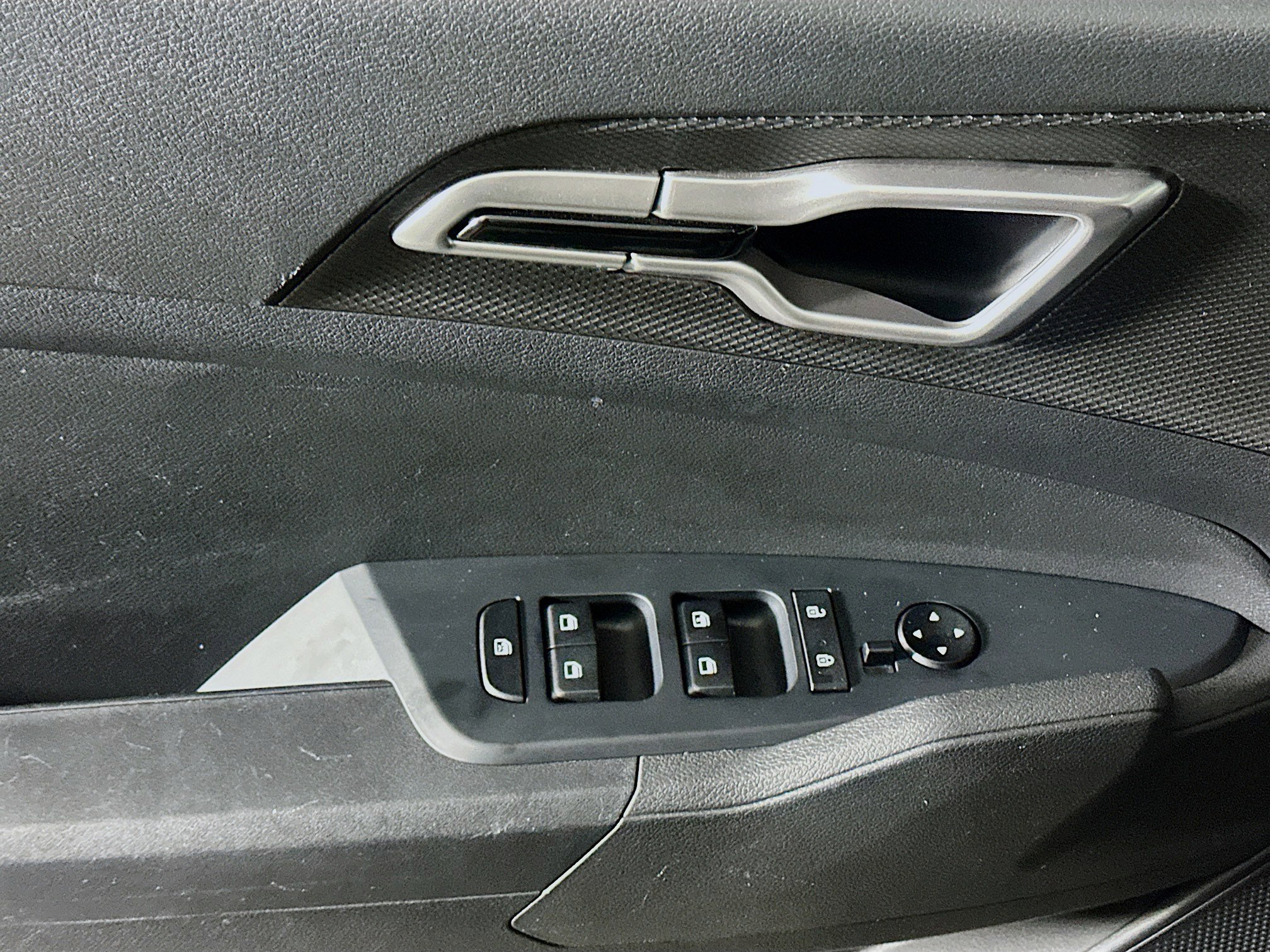 Used 2025 Kia Sportage LX image 15