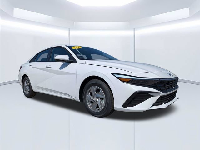 Used 2026 Hyundai Elantra SE FWD image 1