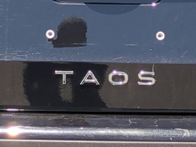 Used 2025 Volkswagen Taos SE FWD image 10