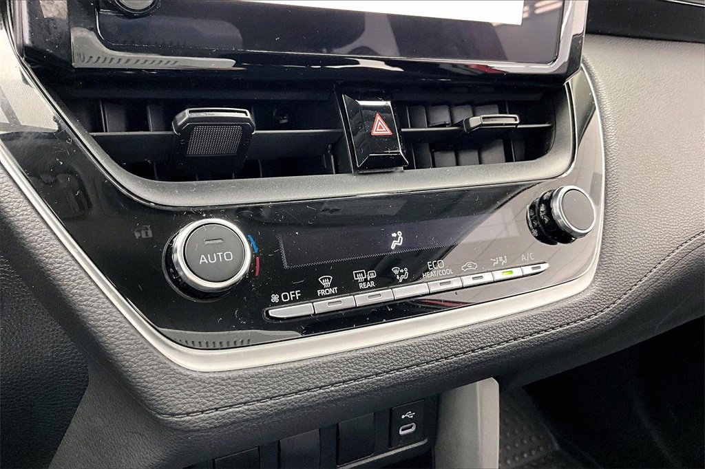 Used 2023 Toyota Corolla Cross LE image 31